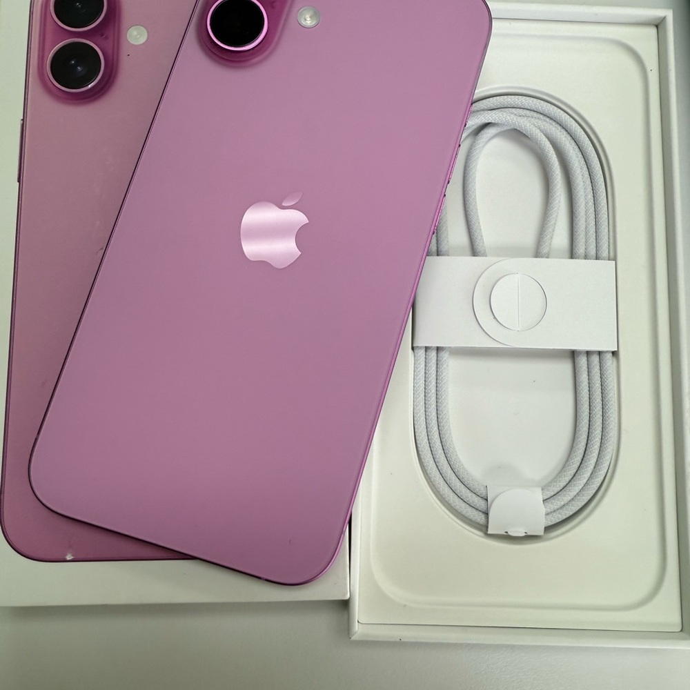 Apple iPhone 16 plus pink